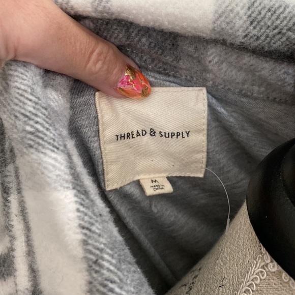 Thread & Supply shacket size medium - Picture 3 of 6